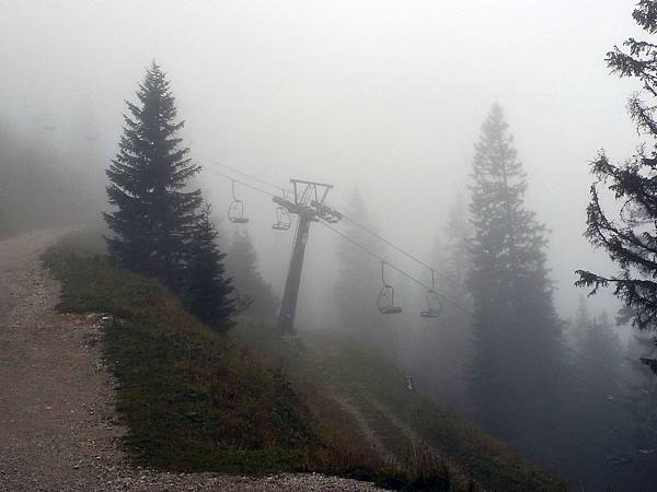 滑雪用的纜車，目前關閉