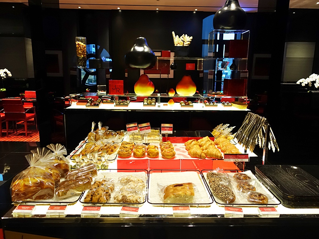 SALONDETHEdeJoel Robuchon-1.JPG