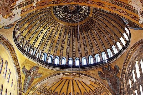 koepel-van-de-basiliek-van-hagia-sophia-12766227[1].jpg