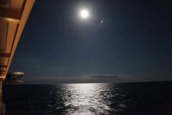 cruise-moon-light[1].jpg