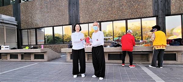 2台中市太極拳美術館場年末感恩早餐敘獎～教練長頒發教練鼓勵獎