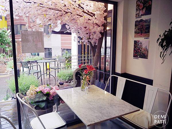 弘大 FLORTE Flower Cafe  (29).jpg