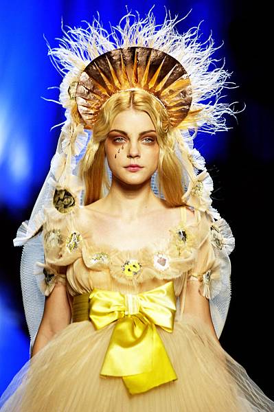 71650_celebrity_city_Jean_Paul_Gaultier_Paris_S_S_07_Haute_Couture_24_122_202lo.jpg