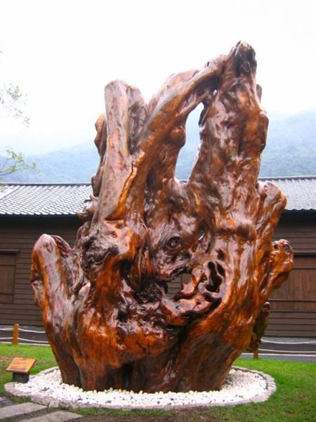 林田山遊憩區裡的木雕