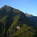 丹錐山 VS  後面小小的是 塔山