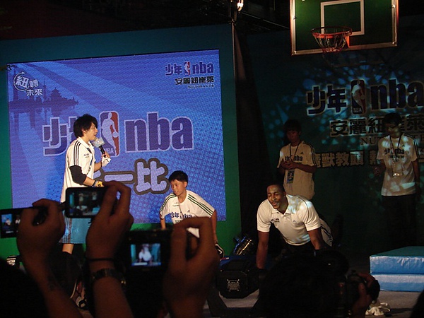 20100726安麗紐崔萊NBA魔獸Dwight Howard見面會100.JPG