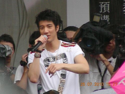 01_2010.07.25_王力宏十八般武藝預購簽唱會.jpg