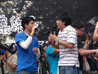 37.Dennis&amp;Lee-hom_落葉歸根預購簽名會20070701_37.jpg