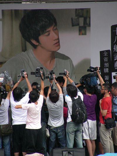 09_2010.07.25_王力宏十八般武藝預購簽唱會.jpg