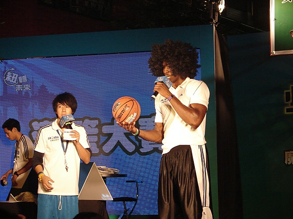 20100726安麗紐崔萊NBA魔獸Dwight Howard見面會127.JPG