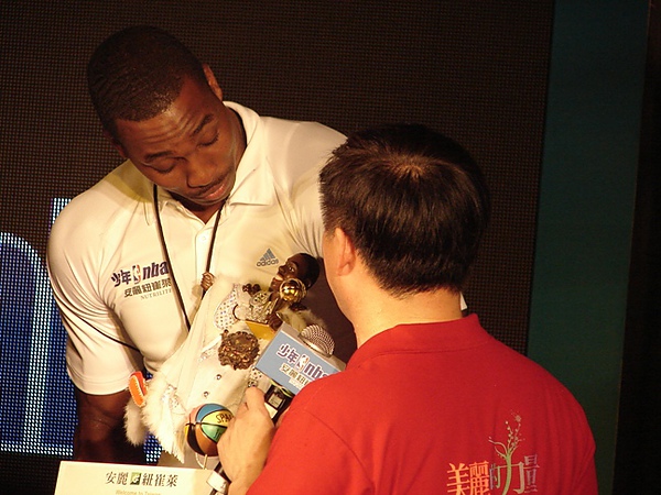 20100726安麗紐崔萊NBA魔獸Dwight Howard見面會43.JPG