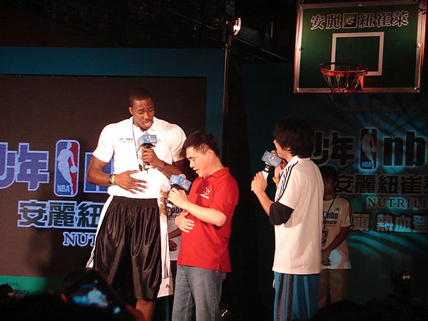 20100726安麗紐崔萊NBA魔獸Dwight Howard見面會75.JPG