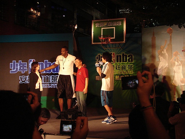 20100726安麗紐崔萊NBA魔獸Dwight Howard見面會24.JPG