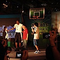 20100726安麗紐崔萊NBA魔獸Dwight Howard見面會24.JPG