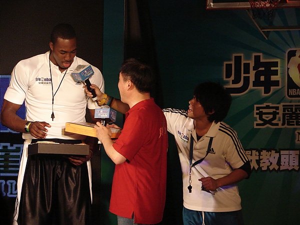 20100726安麗紐崔萊NBA魔獸Dwight Howard見面會27.JPG