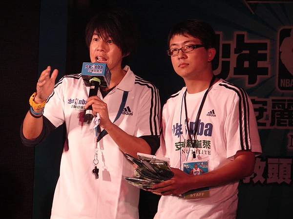 20100726安麗紐崔萊NBA魔獸Dwight Howard見面會12.JPG