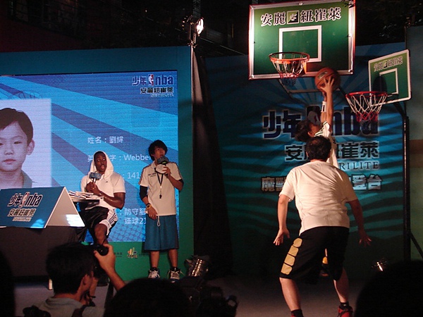 20100726安麗紐崔萊NBA魔獸Dwight Howard見面會131.JPG