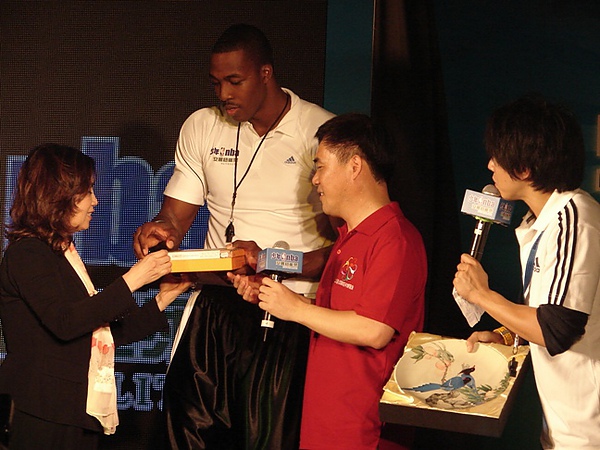 20100726安麗紐崔萊NBA魔獸Dwight Howard見面會29.JPG