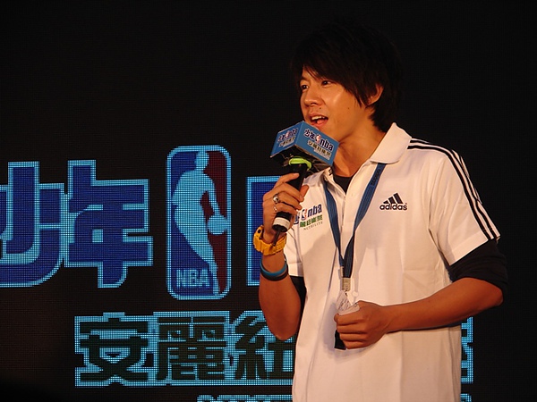 20100726安麗紐崔萊NBA魔獸Dwight Howard見面會5.JPG