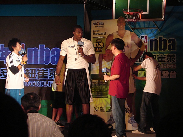 20100726安麗紐崔萊NBA魔獸Dwight Howard見面會61.JPG