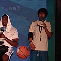 20100726安麗紐崔萊NBA魔獸Dwight Howard見面會130.JPG