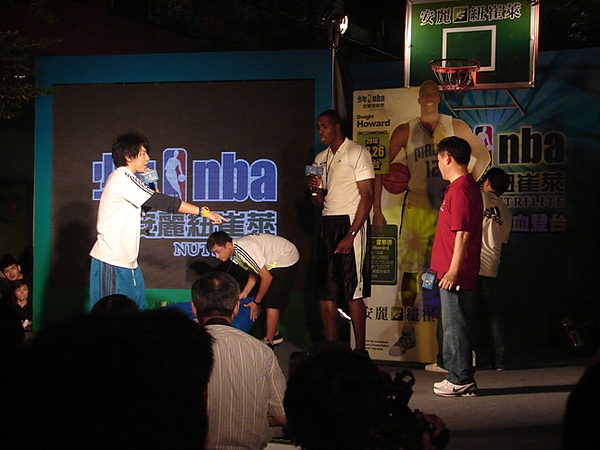 20100726安麗紐崔萊NBA魔獸Dwight Howard見面會67.JPG