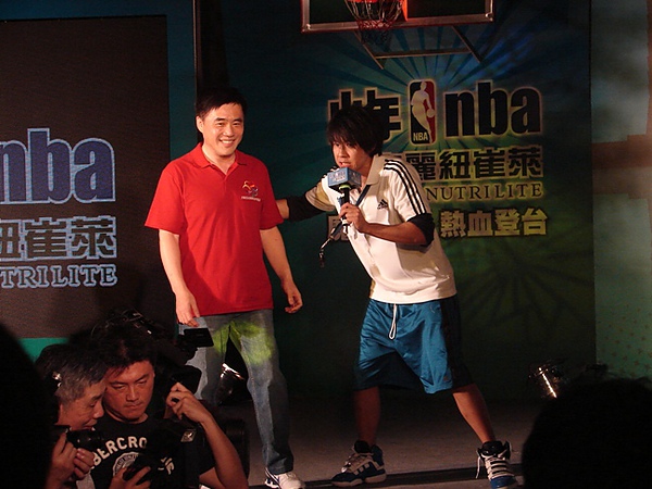 20100726安麗紐崔萊NBA魔獸Dwight Howard見面會19.JPG