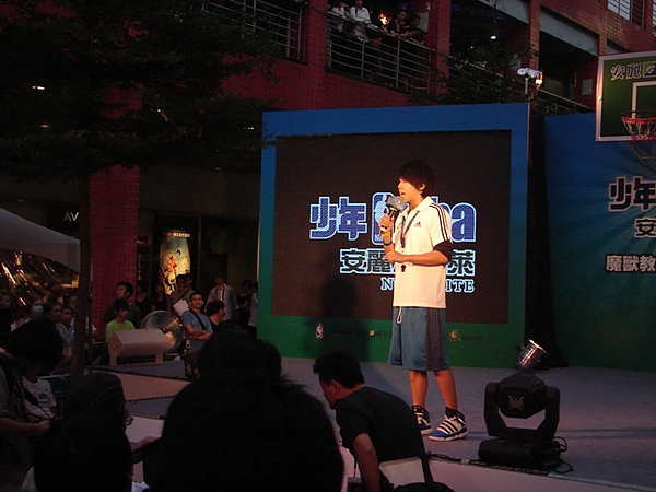 20100726安麗紐崔萊NBA魔獸Dwight Howard見面會6.JPG