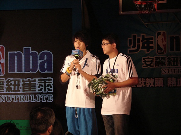 20100726安麗紐崔萊NBA魔獸Dwight Howard見面會9.JPG