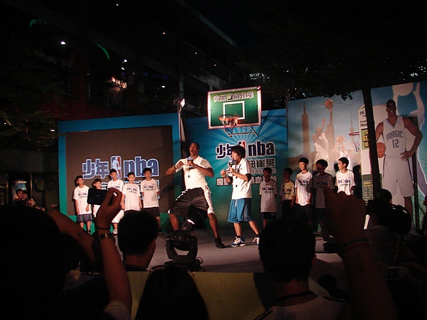 20100726安麗紐崔萊NBA魔獸Dwight Howard見面會13.JPG