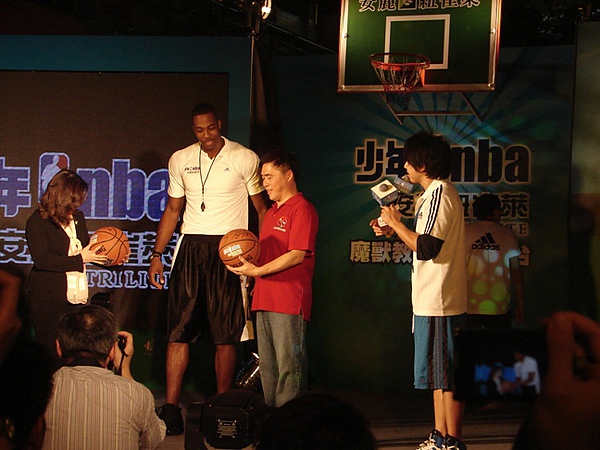 20100726安麗紐崔萊NBA魔獸Dwight Howard見面會50.JPG