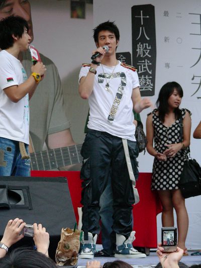 49_2010.07.25_王力宏十八般武藝預購簽唱會.jpg