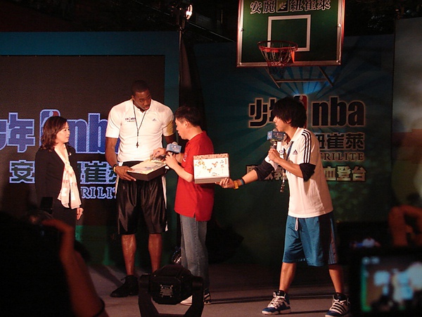 20100726安麗紐崔萊NBA魔獸Dwight Howard見面會26.JPG