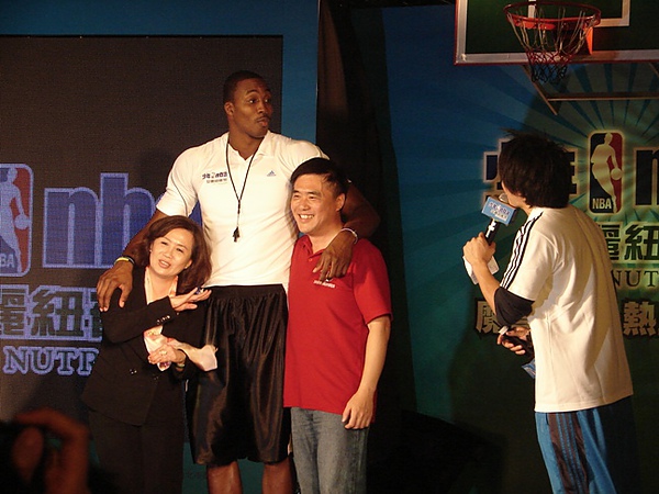 20100726安麗紐崔萊NBA魔獸Dwight Howard見面會25.JPG