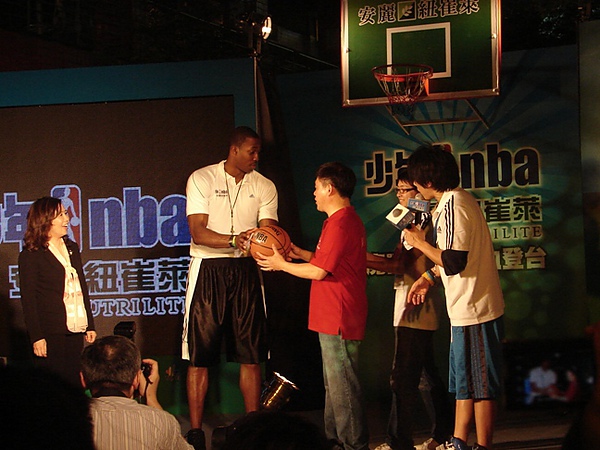 20100726安麗紐崔萊NBA魔獸Dwight Howard見面會48.JPG