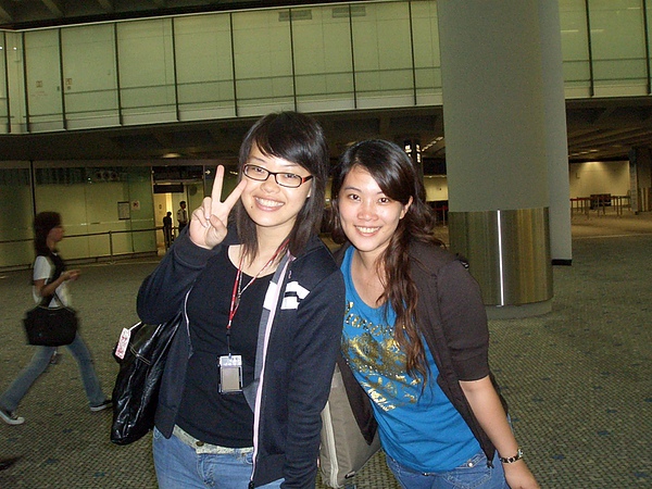 香港機場內~蟲蟲&amp;小冷美麗倩影