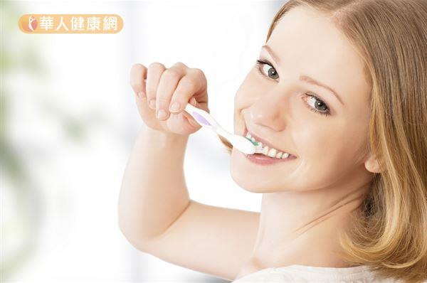 刷牙太用力易牙齦萎縮 牙醫師建議牙刷選購2秘訣((新聞分享)) 刷牙太用力易牙齦萎縮 牙醫師建議牙刷選購2秘訣((新聞分享))