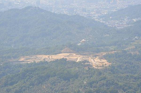 頭嵙山四號步道見美麗山林開膛剖肚~痛心也無奈.