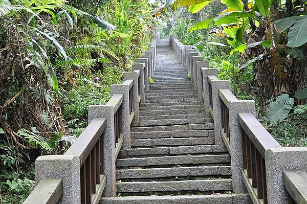 日月潭~迷途. 青龍山步道(玄奘寺.)