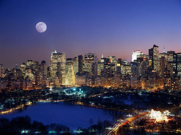 Moonrise_Over_Manhattan_Island.jpg