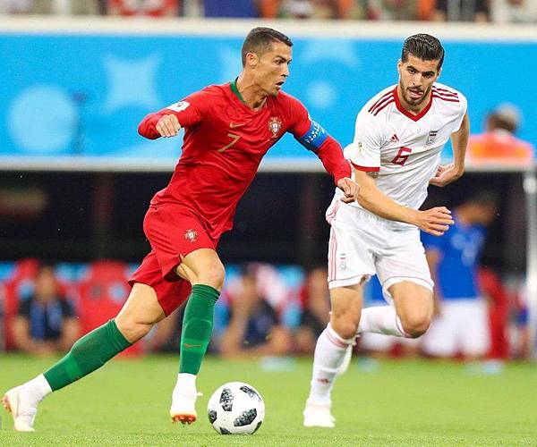 923px-Iran_and_Portugal_match_at_the_FIFA_World_Cup_2018_3.jpg