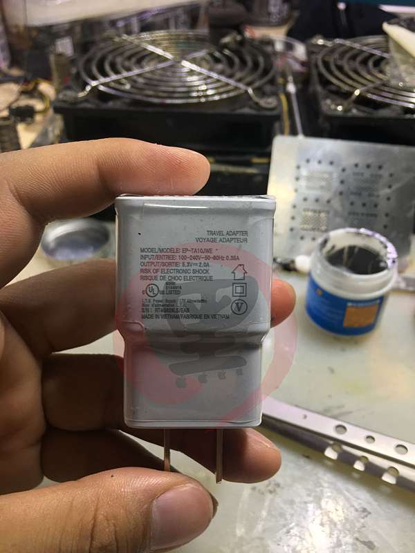 手机充电插头 就算它坏掉也别扔掉 因为它还有十大用处 腾讯网