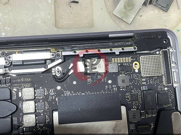 Macbook Pro A1708 無法開機維修