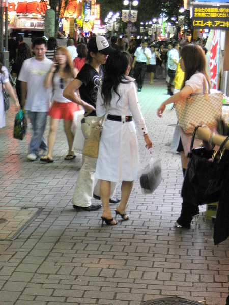 日本女生都很會穿高跟鞋