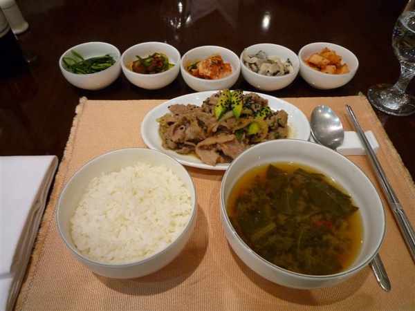 大韓航空  過境旅館 提供的晚餐(有提供早午晚餐).JPG