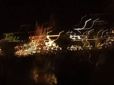 行步TIMES RIVER、準備在LONDON EYE前大喊二零零七HAPPY NEW YEAR~意外拍成的超魔幻照片。 行步TIMES RIVER、準備在LONDON EYE前大喊二零零七HAPPY NEW YEAR~意外拍成的超魔幻照片。