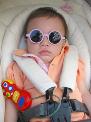 10個月又12天大 - 太陽眼鏡下的小奧在睡覺 ^^