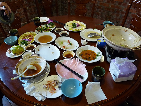 餐後空盤一堆