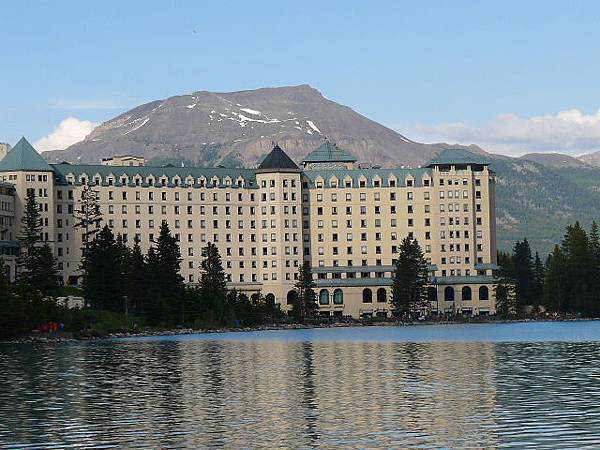 LL hotel from the lake