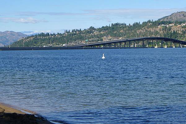 0706 Kelowna 水泥浮橋